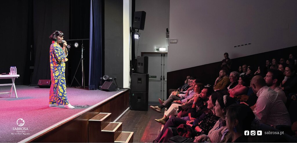 Edição de 2024 do Festival Rir Sem Bilhete terminou com “Resort” de Beatriz Gosta