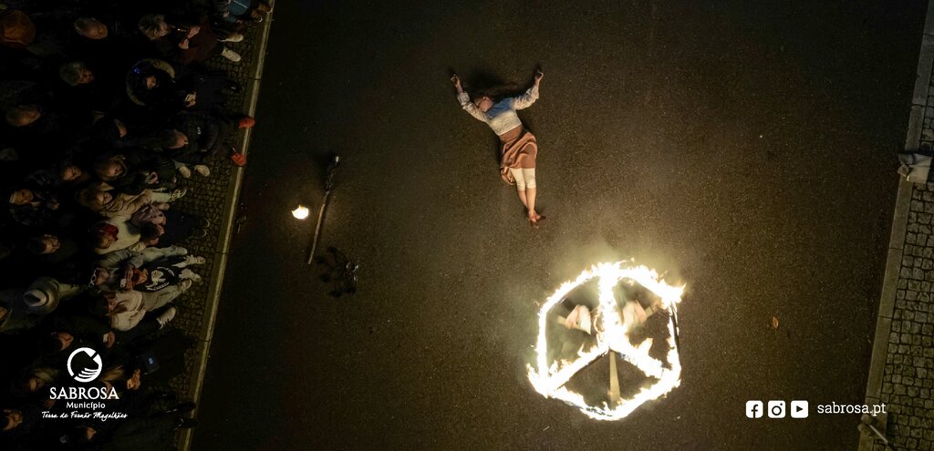 Noite de Halloween atrai multidões e reforça tradição em São Martinho de Anta