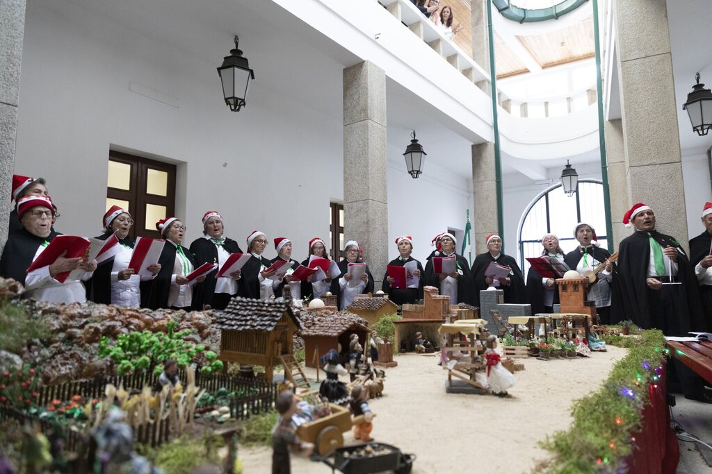Câmara Municipal acolhe, mais um ano, a 'Aldeia de Natal' da Academia Sénior