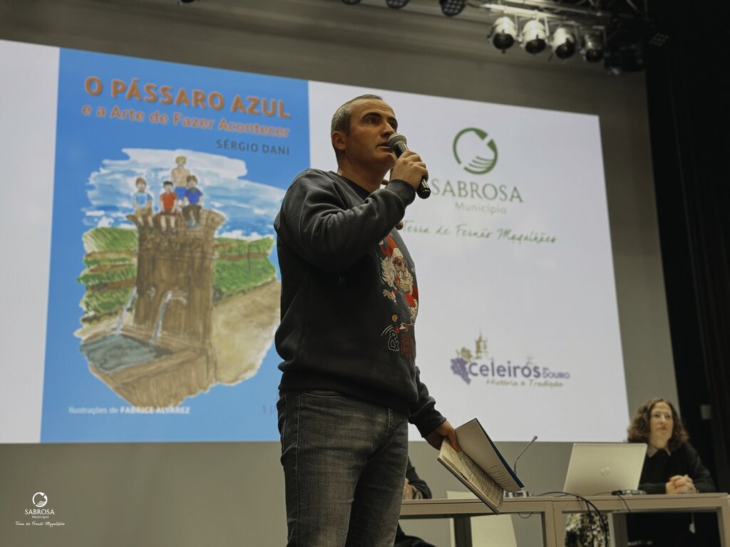 Sérgio Dani Apresenta Novo Livro Infantil aos Alunos de Sabrosa