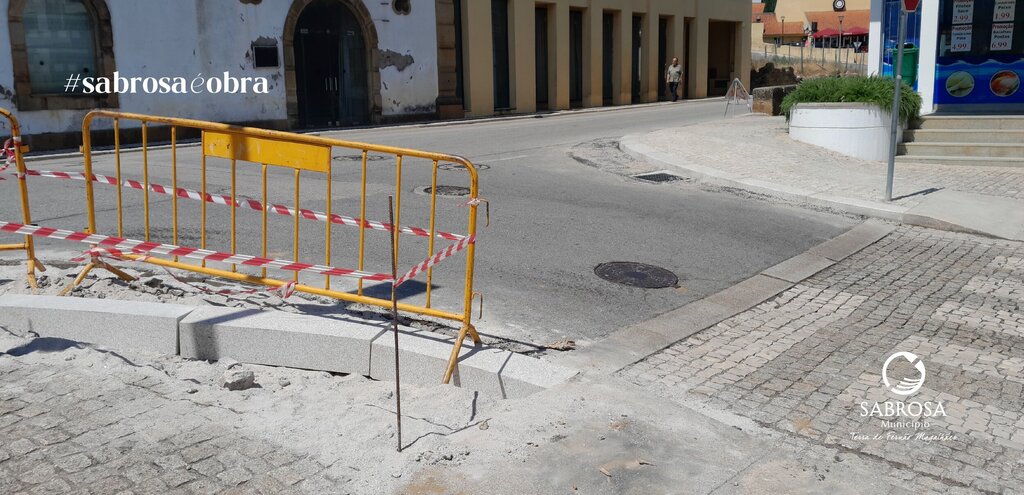 Município promove alargamento do cruzamento do início da Rua Florindo Calhelha